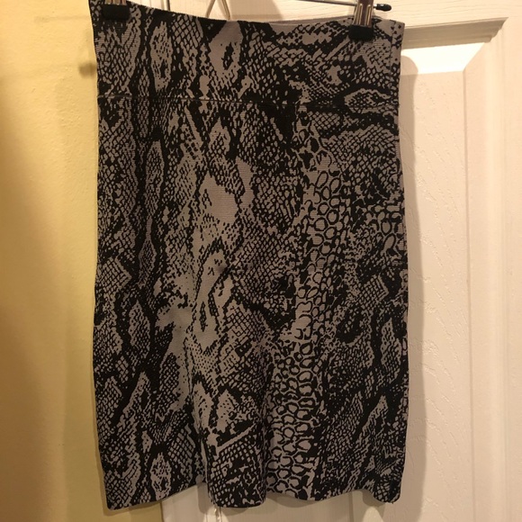 Bcbg bandage skirt - Picture 3 of 4